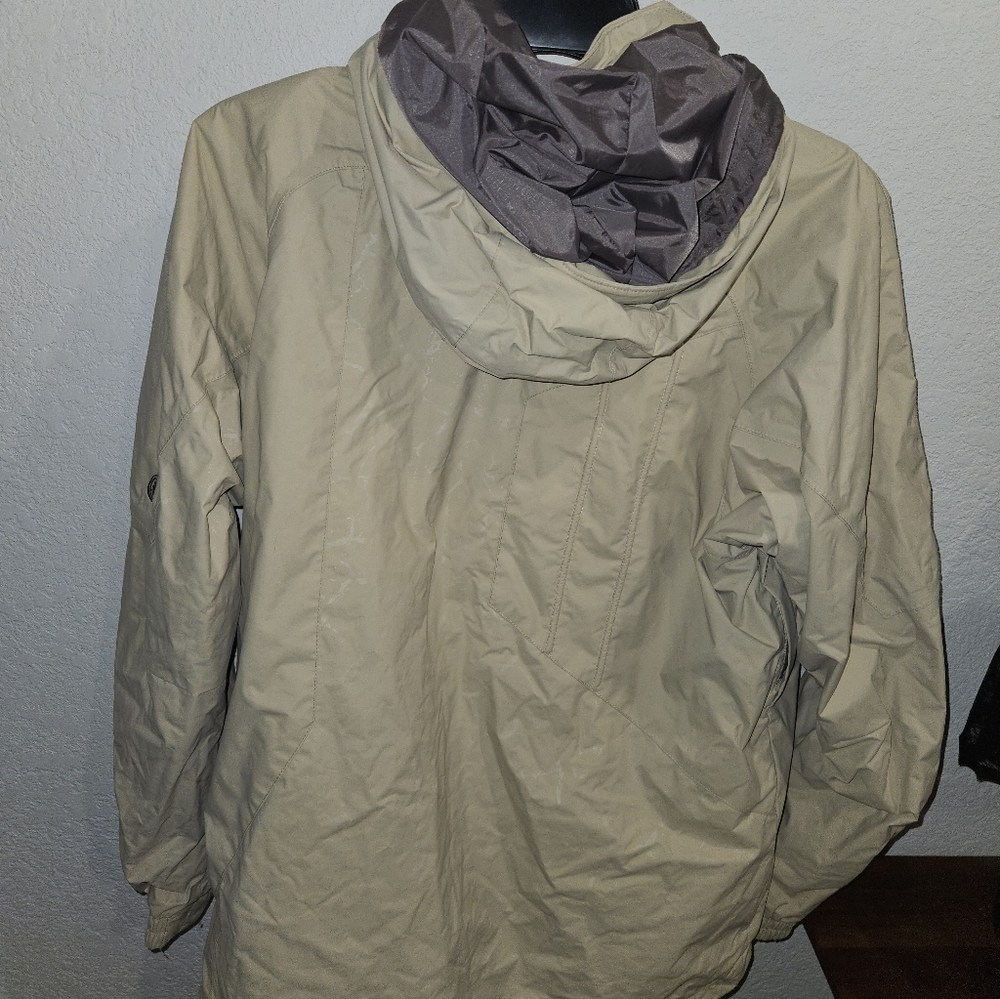 Convert Men's Beige Performance Jacket - Picture 3 of 5